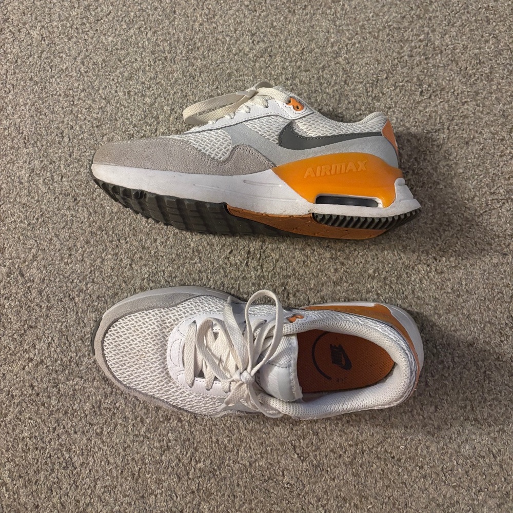 Nike air maxes